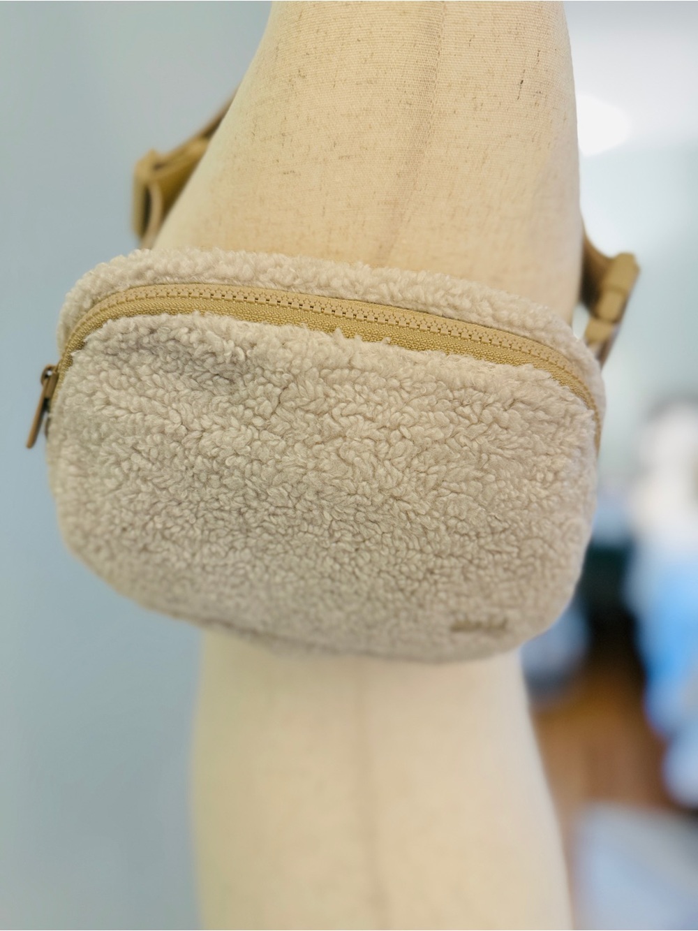 Lolë Sherpa Fleece Belt Bag Cream Beige Adjustable Strap